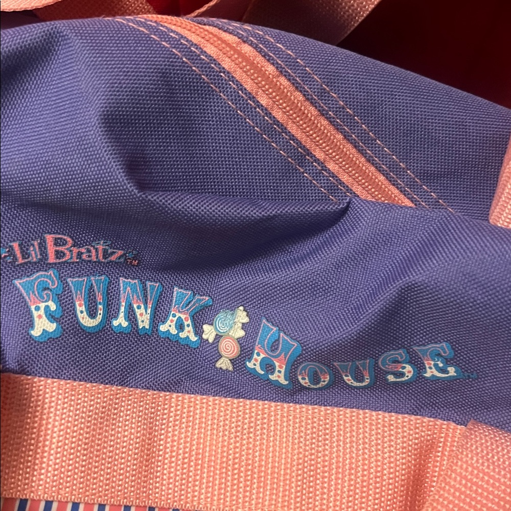 2000s Vintage Bratz duffel bag - Picture 6 of 8